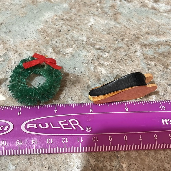 Dollhouse Miniatures Accessory Set - Picture 10 of 11